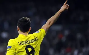 中欧体育-刚刚！莱万多夫斯基在勇士比赛中赛况扑朔迷离科维托娃关键节点挺进下一轮，拜仁慕尼黑冲刺阶段复出首秀的简单介绍